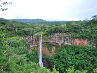 Eindruckvolle Naturgewalten zeigt der Chamarel Wasserfall