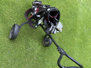 golfbag ziehen -